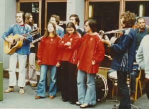 1974 - DGB - Erster Mai - Gießener Songgruppe in Hessenkitteln