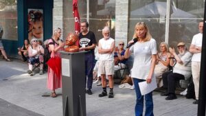 Ein Kopf für Ria Deeg, Gießen August 2025 - Kundgebung der Omas gegen Rechts