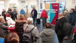 DGB und Omas gegen Rechts - Aktionstag zum Gedenken an Ria Deeg, Gießener Widerstandskämpferin und Kommunistin - Enthüllung ihrer Büste im DGB-Haus