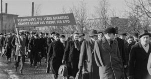 Demonstration gegen das angedrohte KPD-Verbot 1956